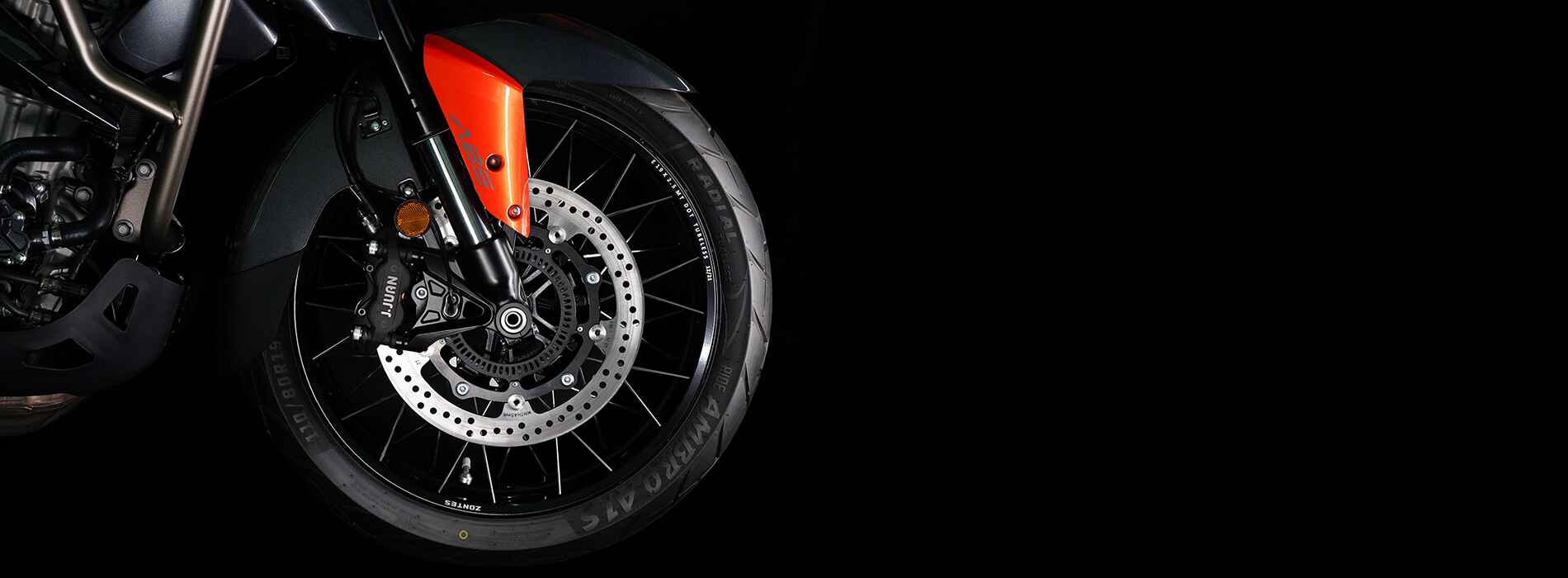 19-inch front wheel/radial caliper/enlarged disc brake disc